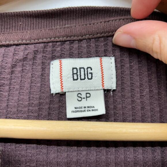 UO Urban Outfitters BDG Neutral Brown Waffle Knit Thermal Cropped Top Tee Small - Picture 5 of 5